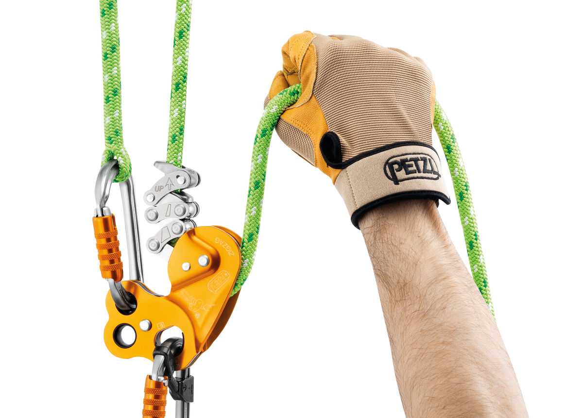 ZIGZAG® Prusik mécanique pour l'élagage D022A00 PETZL • Calad'Motoculture  Villefranche-sur-Saône • ZIGZAG® Prusik mécanique pour l'élagage D022A00 Le  Prusik mécanique ZIGZAG permet de se déplacer efficacement dans l'arbre,  tout en conservant la